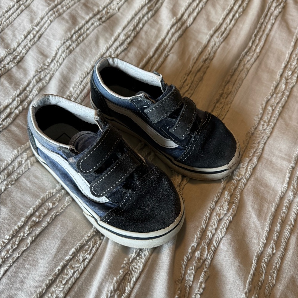Black and blue boy toddler vans size 9